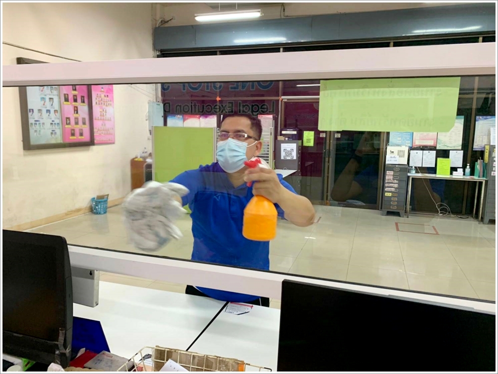 ﻿สำนักงานบังคับคดีจังหวัดปทุมธานี สาขาธัญบุรี จัดกิจกรรม Big Cleaning Day เพื่อป้องกันการแพร่ระบาดของโรคติดเชื้อไวรัสโคโรนา 2019 (COVID-19)